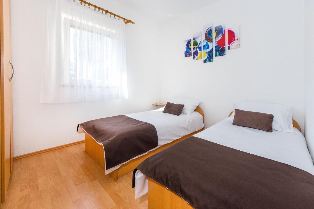 Apartments By The Sea Vrsi - Mulo, Zadar - 5951 Exterior photo